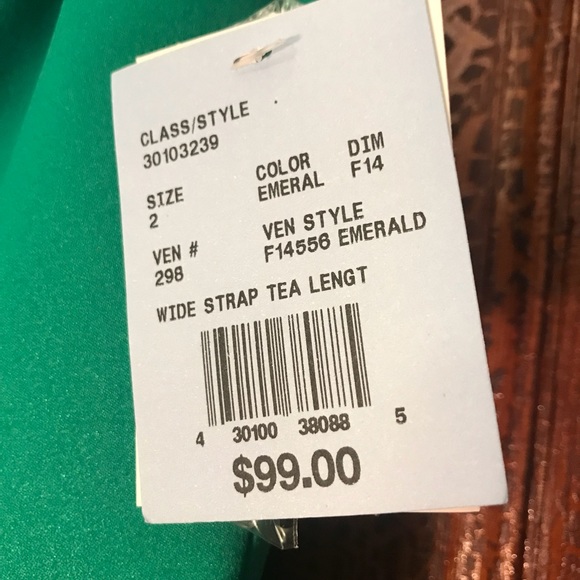 Emerald Green David’s Bridal Bridesmaid Dress Sz 2 - Picture 2 of 3